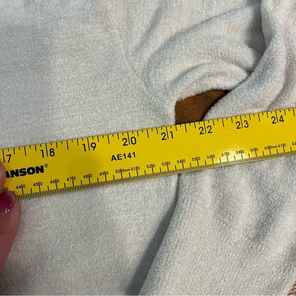 Barefoot Dream CozyChic Ultra lite cream v neck sweater size small - Picture 5 of 8